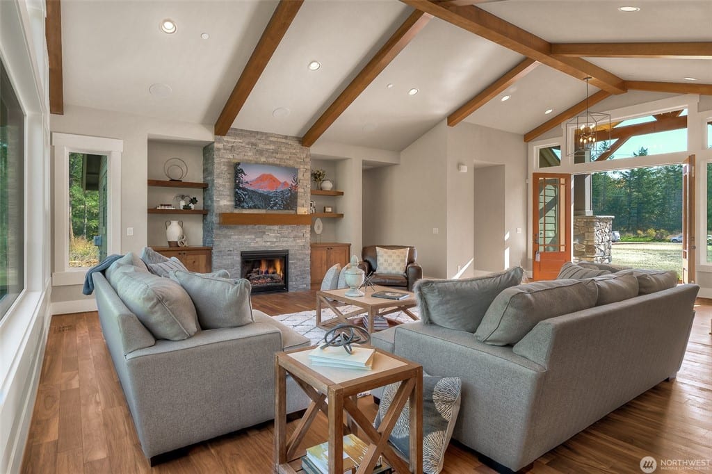 Squak Mountain Residence in Issaquah, gallery image 7