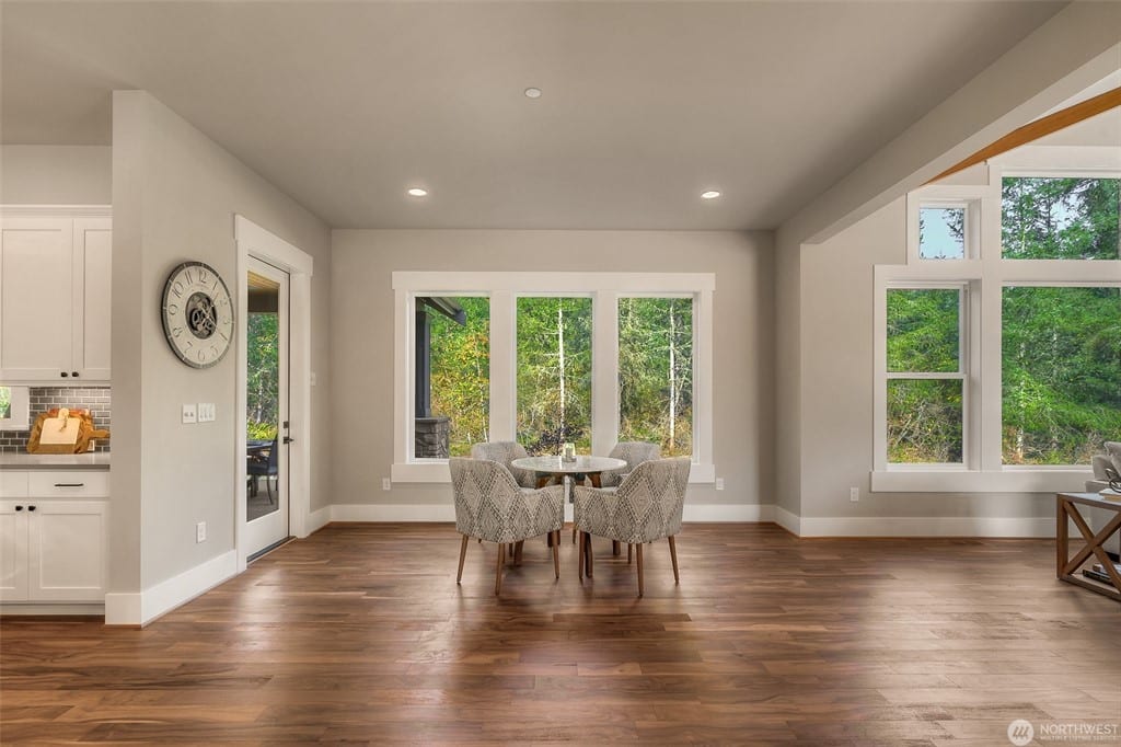 Squak Mountain Residence in Issaquah, gallery image 9