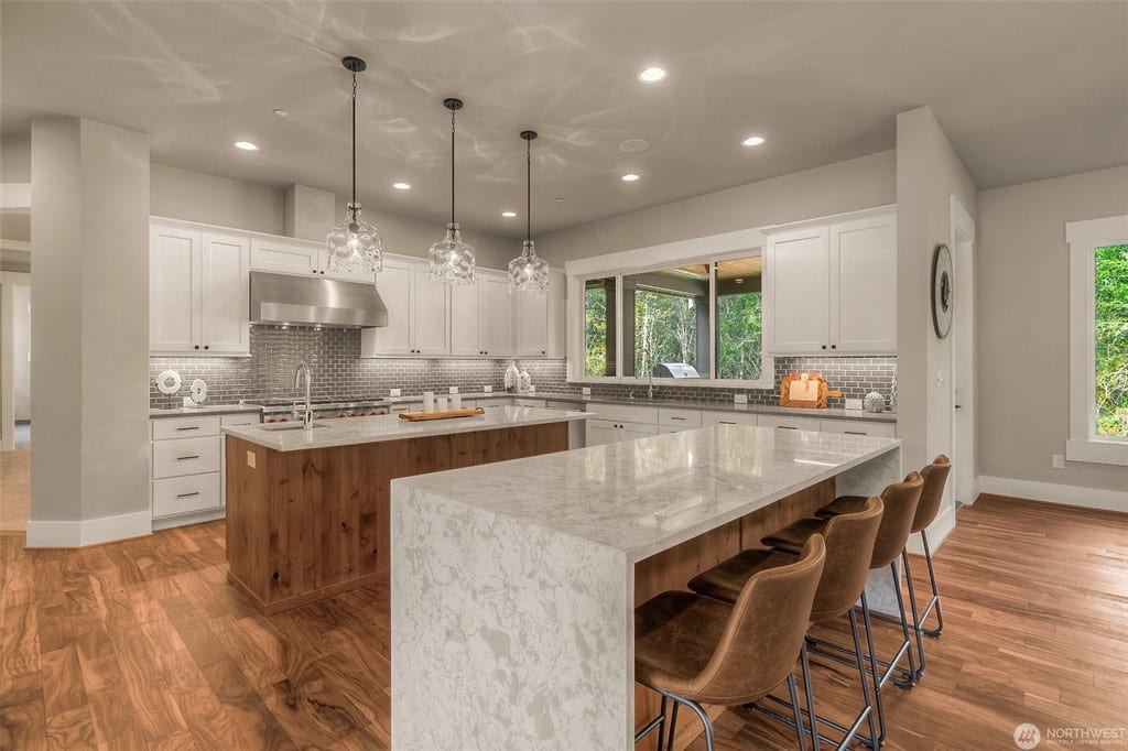 Squak Mountain Residence in Issaquah, gallery image 11
