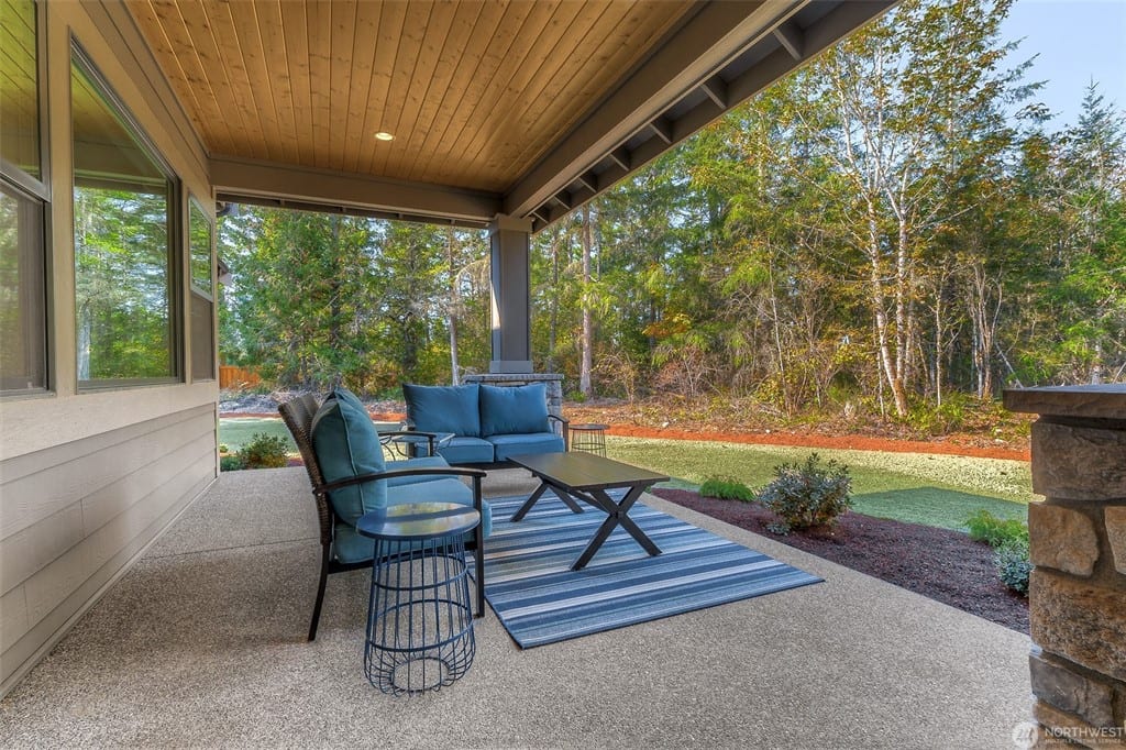 Squak Mountain Residence in Issaquah, gallery image 16