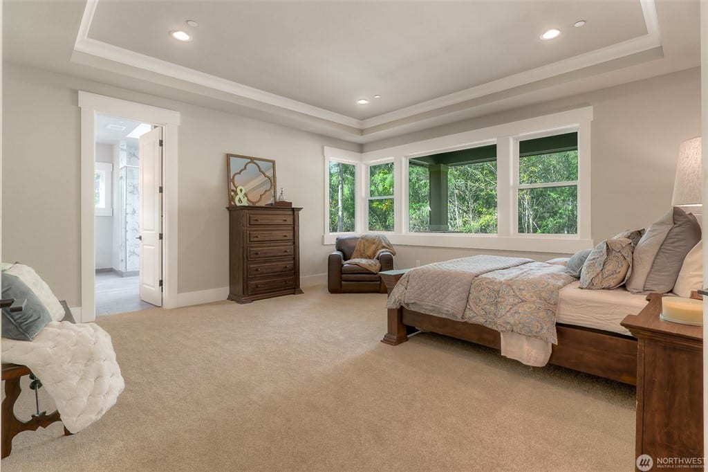 Squak Mountain Residence in Issaquah, gallery image 19