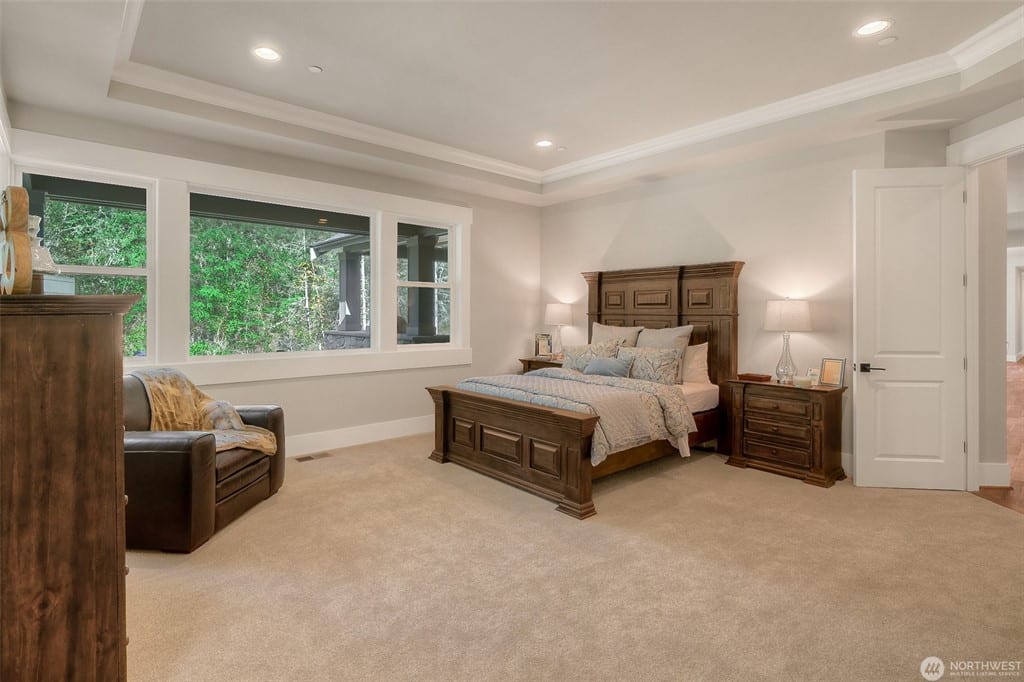 Squak Mountain Residence in Issaquah, gallery image 20