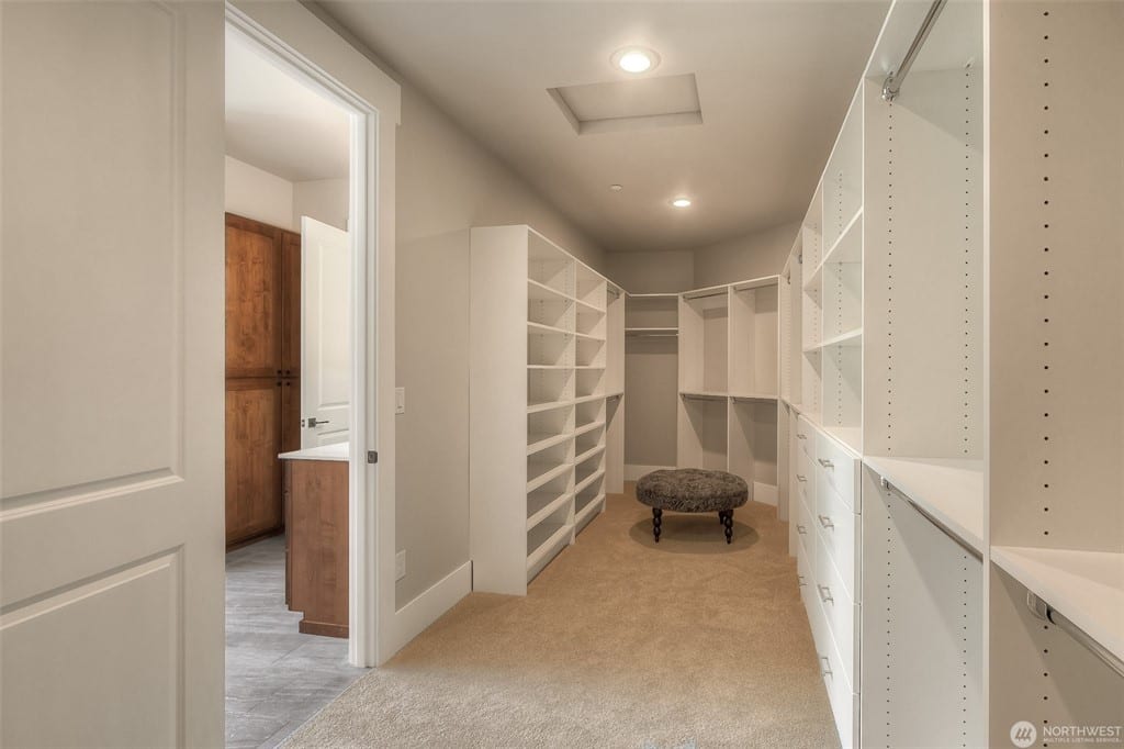 Squak Mountain Residence in Issaquah, gallery image 23