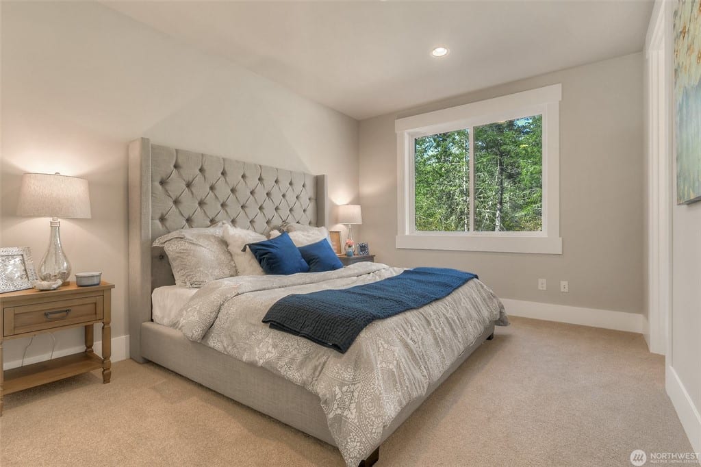 Squak Mountain Residence in Issaquah, gallery image 25