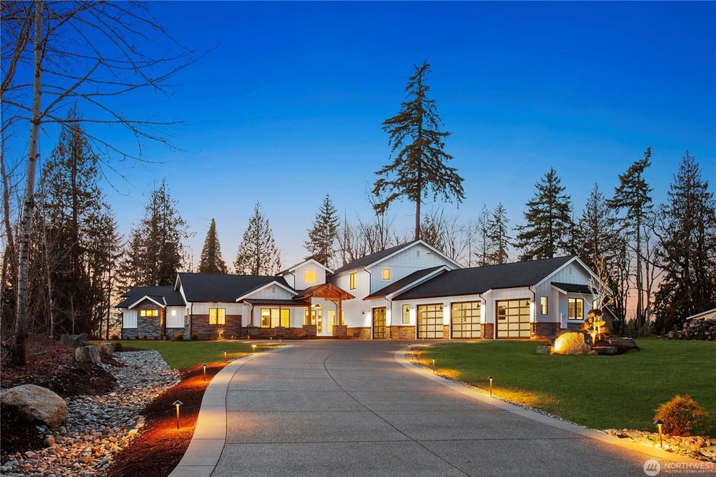 Valley Retreat in Maple Valley, gallery image 1