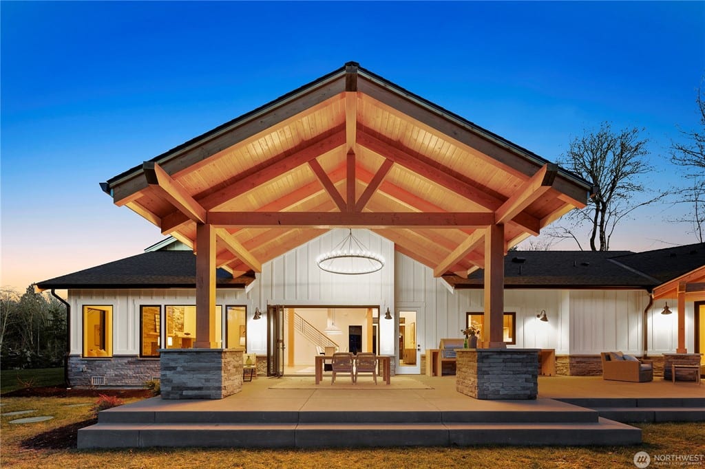 Valley Retreat in Maple Valley, gallery image 3