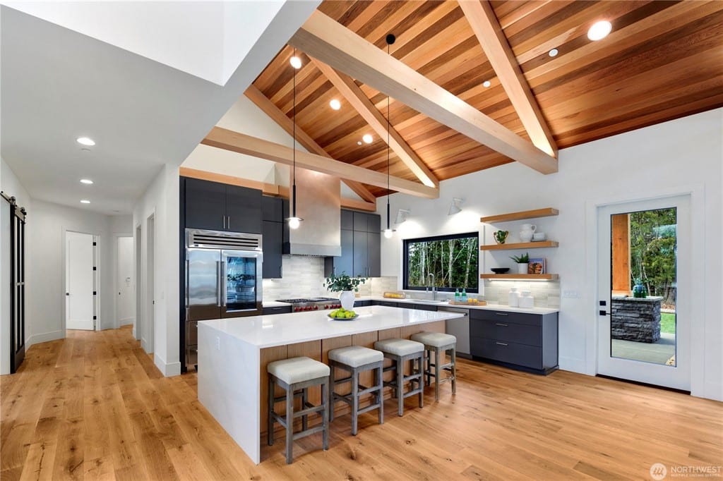 Valley Retreat in Maple Valley, gallery image 9