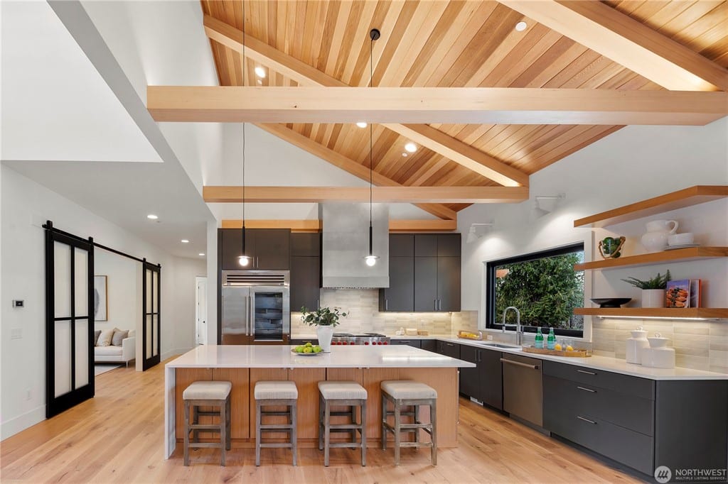 Valley Retreat in Maple Valley, gallery image 11