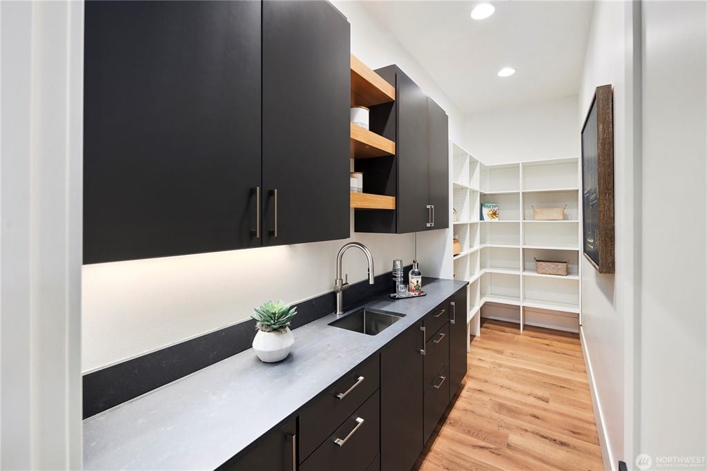 Valley Retreat in Maple Valley, gallery image 14