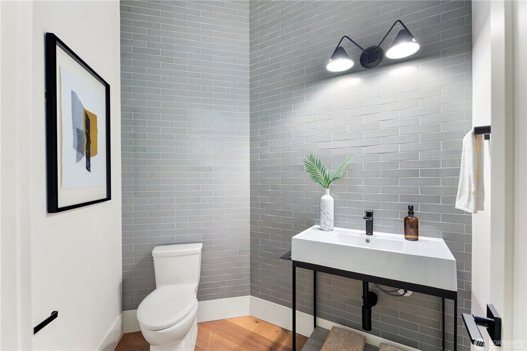 Valley Retreat in Maple Valley, gallery image 15