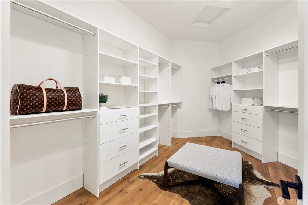 Valley Retreat in Maple Valley, gallery image 25