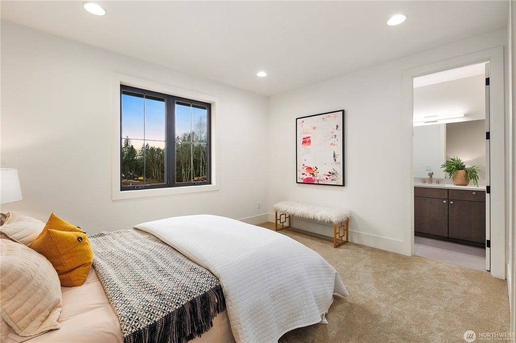 Valley Retreat in Maple Valley, gallery image 29