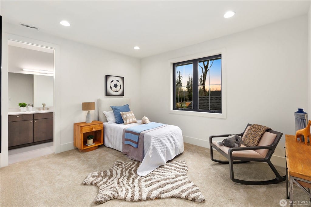 Valley Retreat in Maple Valley, gallery image 31