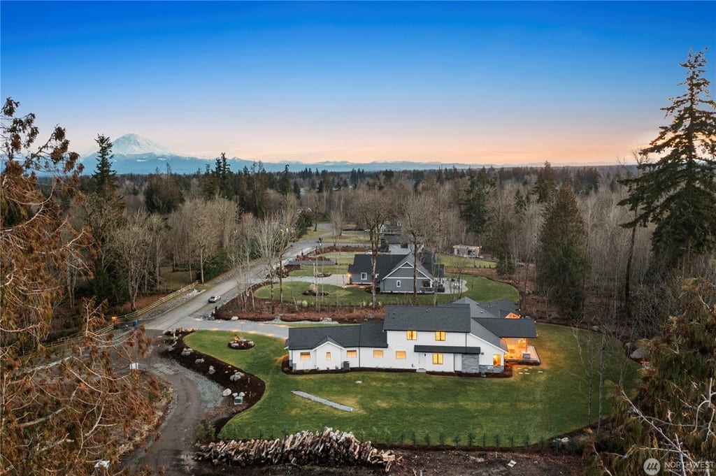 Valley Retreat in Maple Valley, gallery image 40